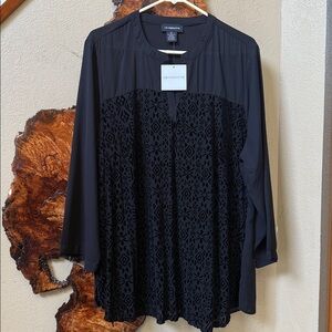 Liz Claiborne Black Geometric Top
